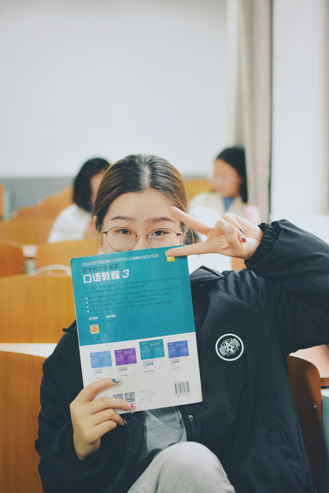 Instructor presenting financial course material to attentive students